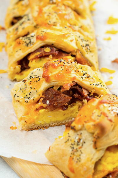 Easy Breakfast Braid with Crescent Rolls Easy Breakfast Braid (with Crescent Rolls)