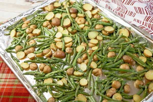 Sheet Pan Garlic Potatoes And Green Beans Sheet Pan Garlic Potatoes And Green Beans