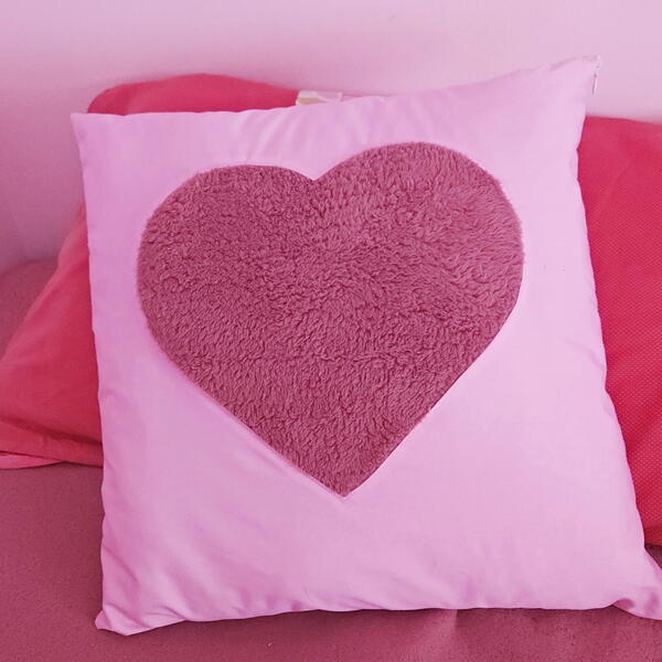 Easy Diy Heart Pillow with Reverse Applique Easy Diy Heart Pillow (with Reverse Applique)