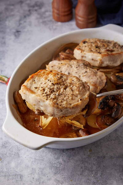 Oven Baked Pork Chops With Potatoes Oven Baked Pork Chops With Potatoes