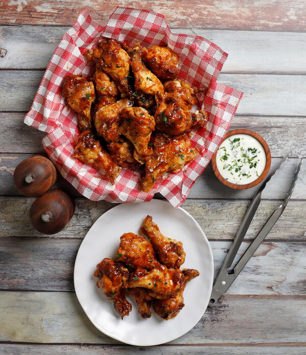 Worlds Best BBQ Chicken Wings with Ranch Dipping Sauce Worlds Best BBQ Chicken Wings with Ranch Dipping Sauce