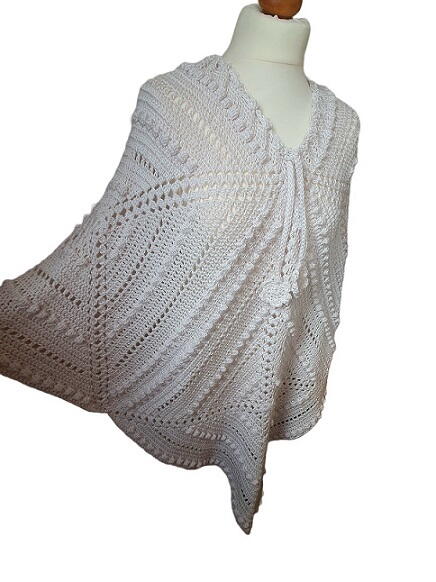 Granny Square Poncho victoria Granny Square Poncho (victoria)