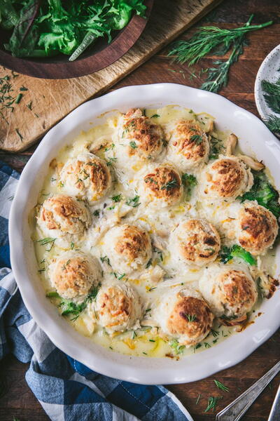 Chicken And Broccoli Pot Pie With Biscuits Chicken And Broccoli Pot Pie With Biscuits