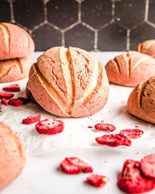 Strawberry Conchas Strawberry Conchas