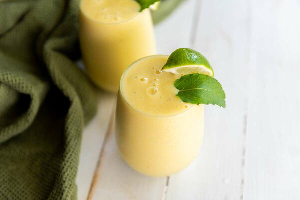 Easy Banana Mango Tropical Smoothie Easy Banana Mango Tropical Smoothie