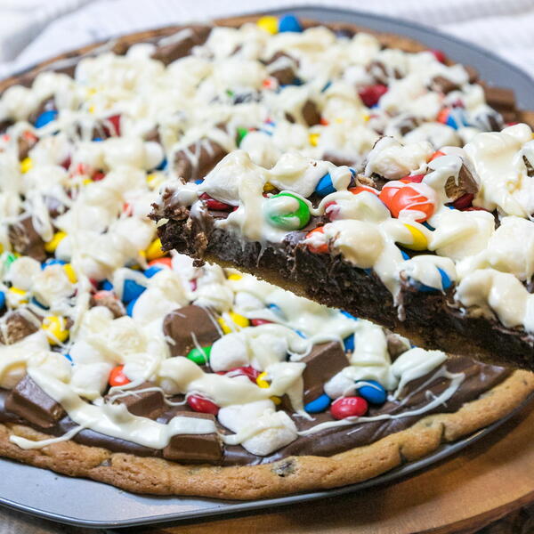 Cookie Pizza loaded Chocolate Chip Cookie Pizza (loaded Chocolate Chip)