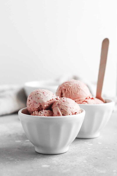 Roasted Strawberry Ice Cream Roasted Strawberry Ice Cream