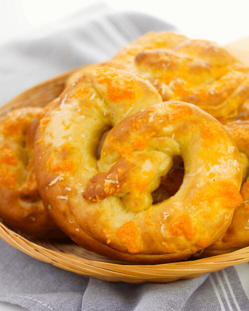 Soft Pretzels With Cheese Soft Pretzels With Cheese