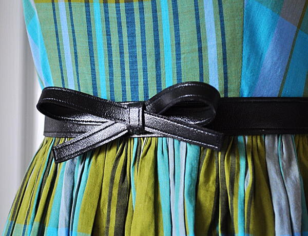 DIY Vintage Faux Leather Bow Belt DIY Vintage Faux Leather Bow Belt