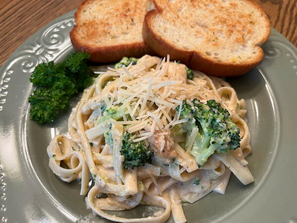 Chicken Broccoli Fettuccini Alfredo Chicken Broccoli Fettuccini Alfredo