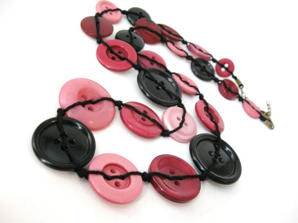 Make A Necklace With Vintage Or Thrifted Buttons Make A Necklace With Vintage Or Thrifted Buttons