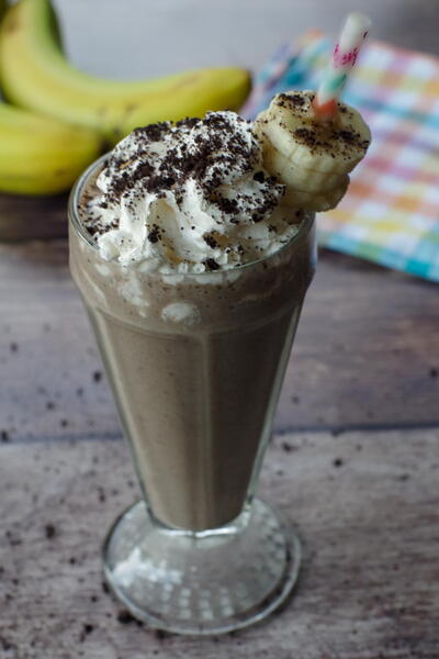 Healthy Oreo Banana Milkshake