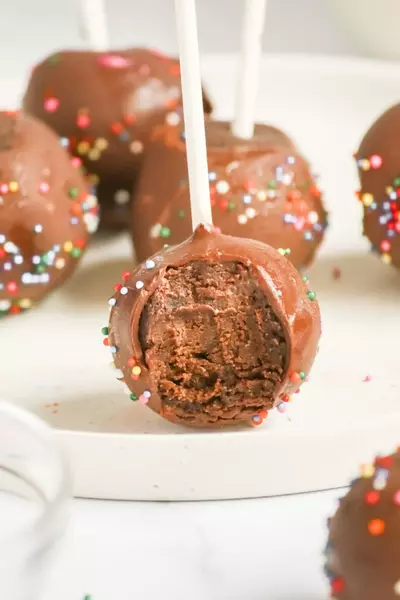 Chocolate Cake Pops Chocolate Cake Pops