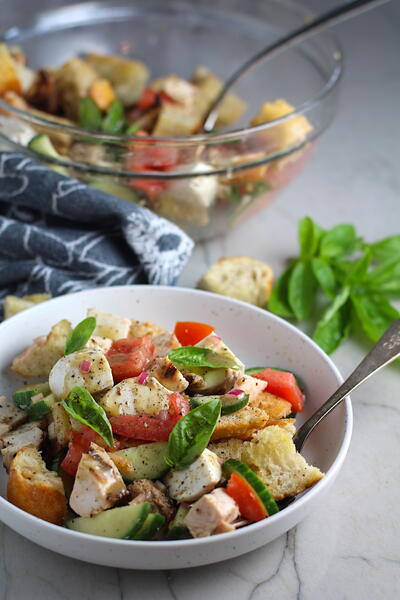 Panzanella Toscana With Chicken And Mozzarella Panzanella Toscana With Chicken And Mozzarella