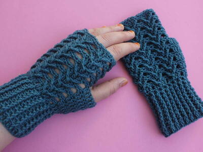 Woman Fingerless Gloves Super Easy Pattern