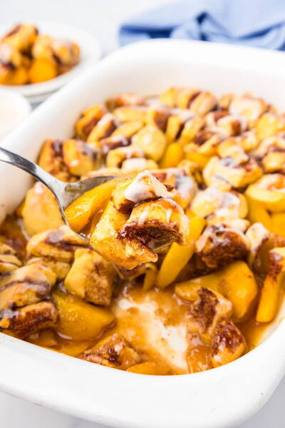 Cinnamon Roll Peach Cobbler Cinnamon Roll Peach Cobbler