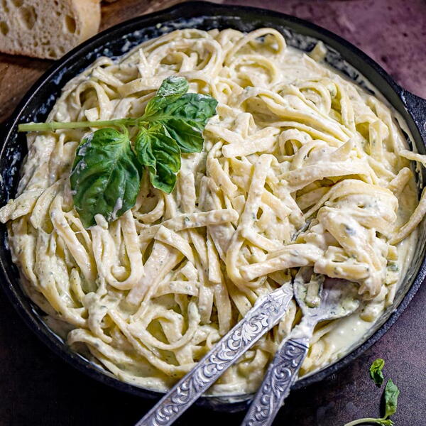 20 Minute Creamy Pesto Pasta 20 Minute Creamy Pesto Pasta