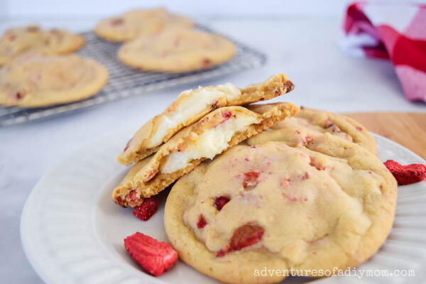 Strawberry Cheesecake Cookies Strawberry Cheesecake Cookies