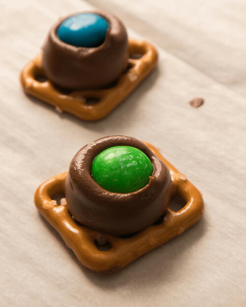 Pretzels With Hershey Kisses Pretzels With Hershey Kisses