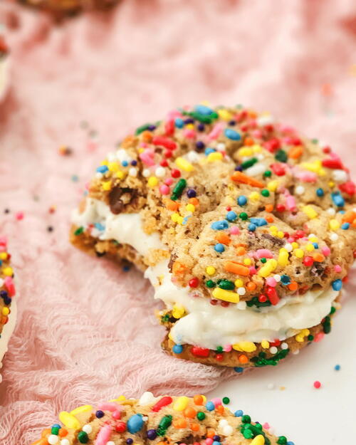 5 Ingredient Funfetti Sugar Cookie Sandwiches 5 Ingredient Funfetti Sugar Cookie Sandwiches