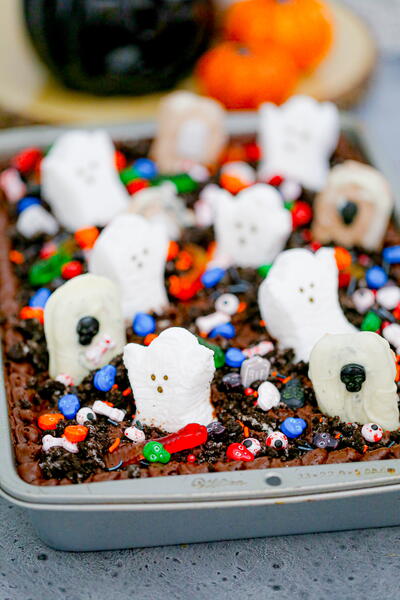 Halloween Graveyard Dirt Cake Halloween Graveyard Dirt Cake