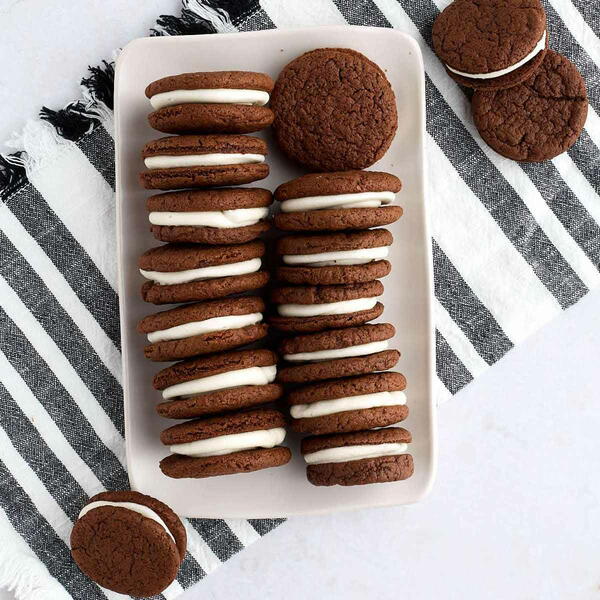 Easy Cake Mix Oreo Cookie Sandwiches Easy Cake Mix Oreo Cookie Sandwiches