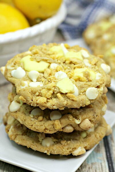 White Chocolate Chip Lemon Oreo Cookies White Chocolate Chip Lemon Oreo Cookies