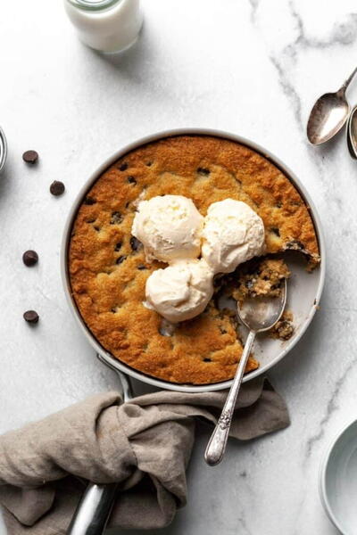 Paleo Chocolate Chip Cookie Skillet Paleo Chocolate Chip Cookie Skillet