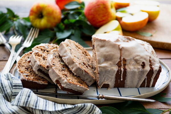 One-bowl Applesauce Cake One-bowl Applesauce Cake