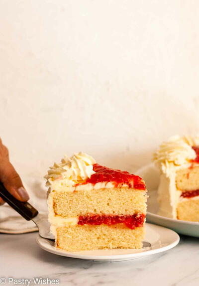 Vanilla Cake With Strawberry Filling