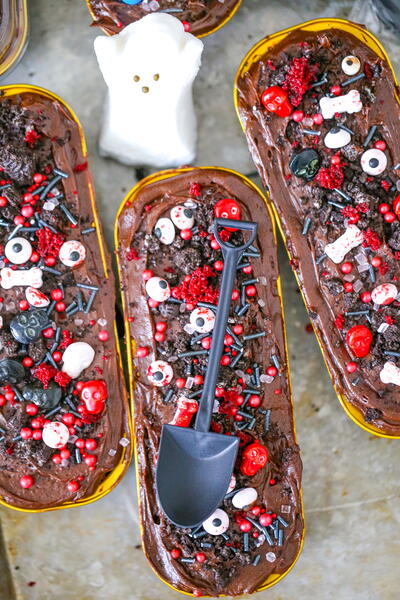 Graveyard Mini Dirt Cakes Graveyard Mini Dirt Cakes