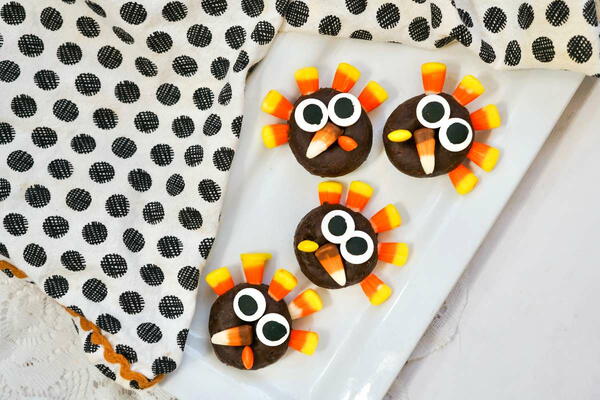 Cute Turkey Donuts For Thanksgiving Breakfast Cute Turkey Donuts For Thanksgiving Breakfast