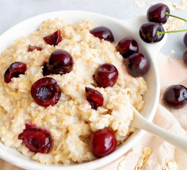 Cherry Bakewell Overnight Oats