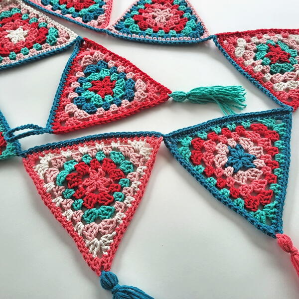 Merry Granny Bunting Merry Granny Bunting
