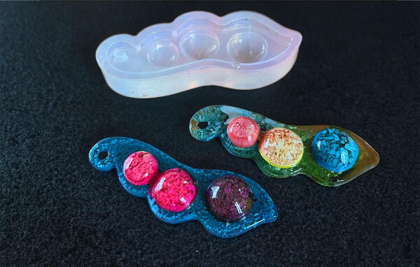 Making A Resin Peapod With Alcohol Ink Making A Resin Peapod With Alcohol Ink