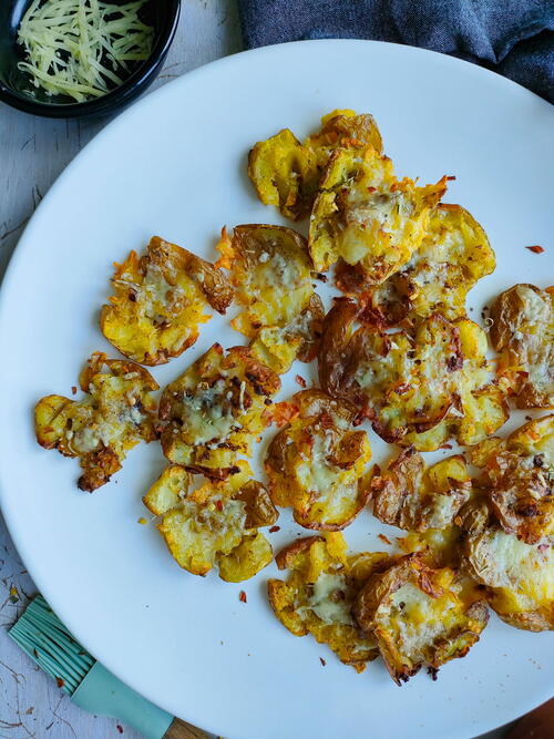 Crispy Cheesy Smashed Potatoes Crispy Cheesy Smashed Potatoes