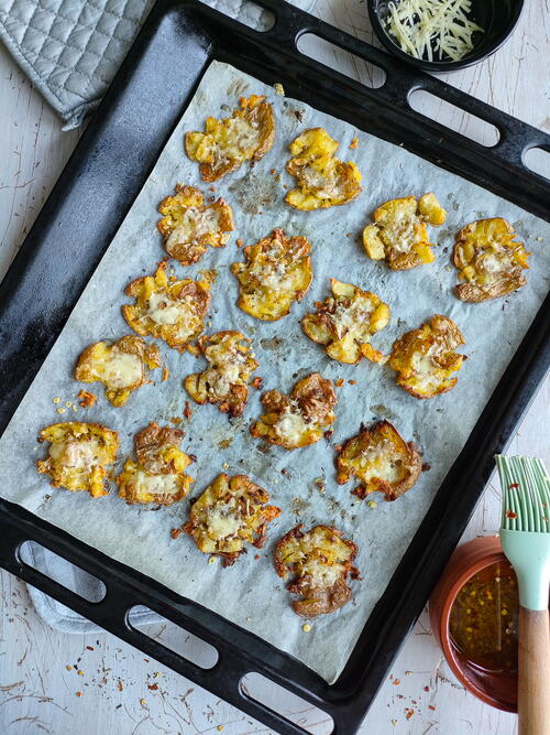 Easy Crispy Smashed Potatoes With Cheese Easy Crispy Smashed Potatoes With Cheese