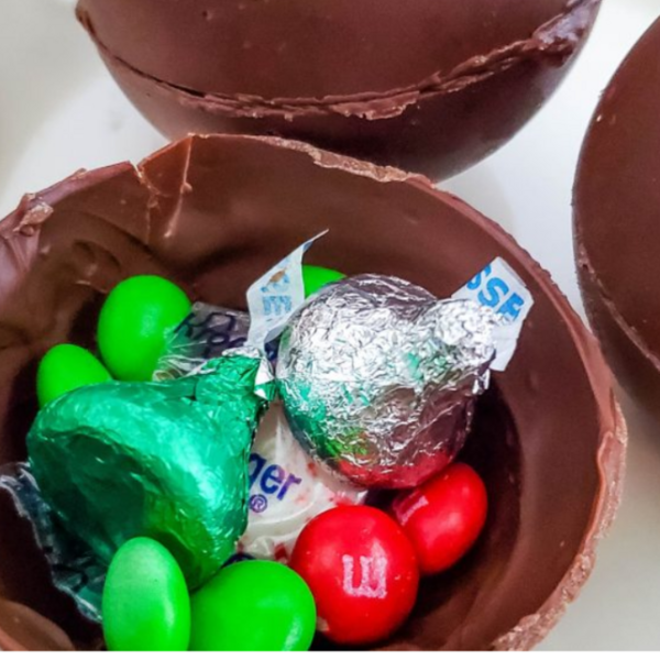 Breakable Chocolate Ball With Candy Inside Breakable Chocolate Ball With Candy Inside