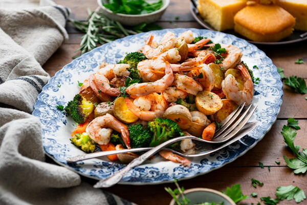 Sheet Pan Shrimp And Potatoes With Vegetables Sheet Pan Shrimp And Potatoes With Vegetables