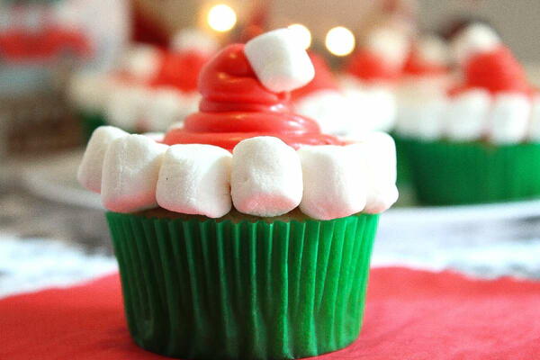 Santa Cupcakes To Celebrate The Season Santa Cupcakes To Celebrate The Season