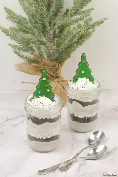 Jolly Holiday Dirt Cups