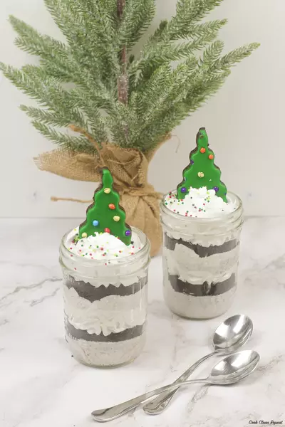 Jolly Holiday Dirt Cups Jolly Holiday Dirt Cups