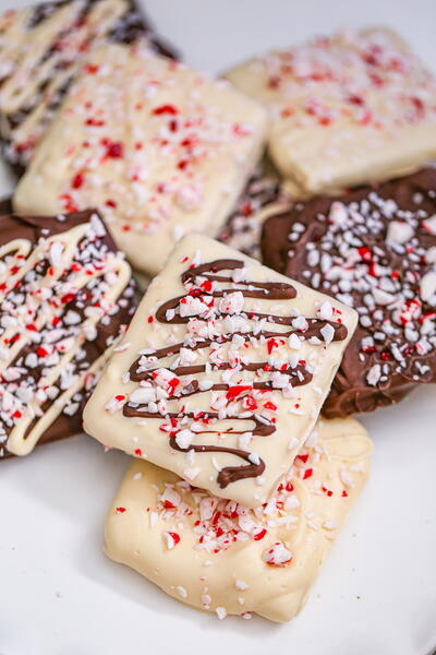 Peppermint Crunch Chocolate Covered Graham Crackers Peppermint Crunch Chocolate Covered Graham Crackers