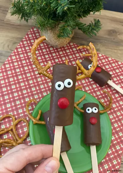 Reindeer Cakes On A Stick Reindeer Cakes On A Stick