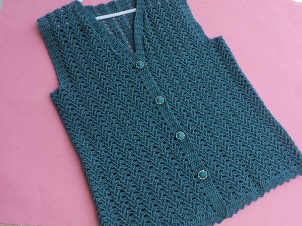 Woman Cardigan Vest Sweater New Titled Woman Cardigan Vest Sweater New Titled