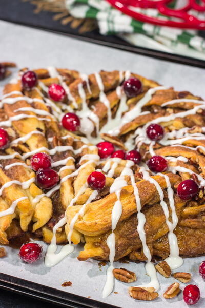 Easy Cinnamon Pecan Wreath Easy Cinnamon Pecan Wreath