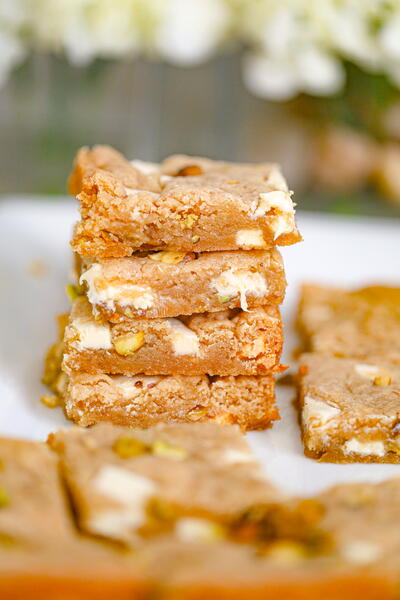 Vegan White Chocolate Pistachio Blondies Vegan White Chocolate Pistachio Blondies