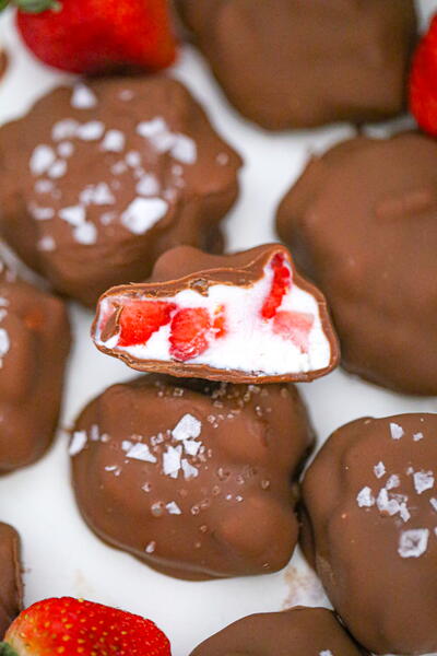 Easy Frozen Strawberry Yogurt Clusters Easy Frozen Strawberry Yogurt Clusters