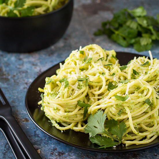 Green Spaghetti with Creamy Poblano Pepper Sauce Green Spaghetti (with Creamy Poblano Pepper Sauce)
