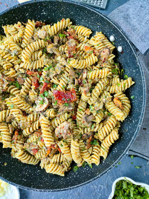 Easy Mushroom Pesto Pasta With Sundried Tomatoes Easy Mushroom Pesto Pasta With Sundried Tomatoes